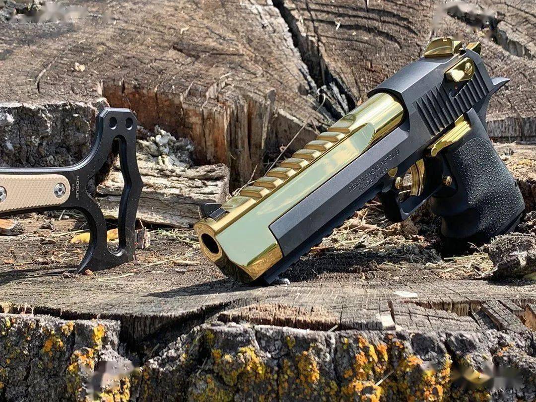 沙漠之鹰自从有了cs这款枪就走上了神坛