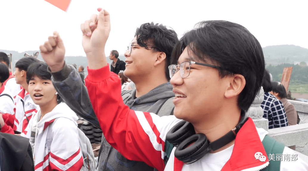 南部二中高三学子远足望月长城冲刺高考
