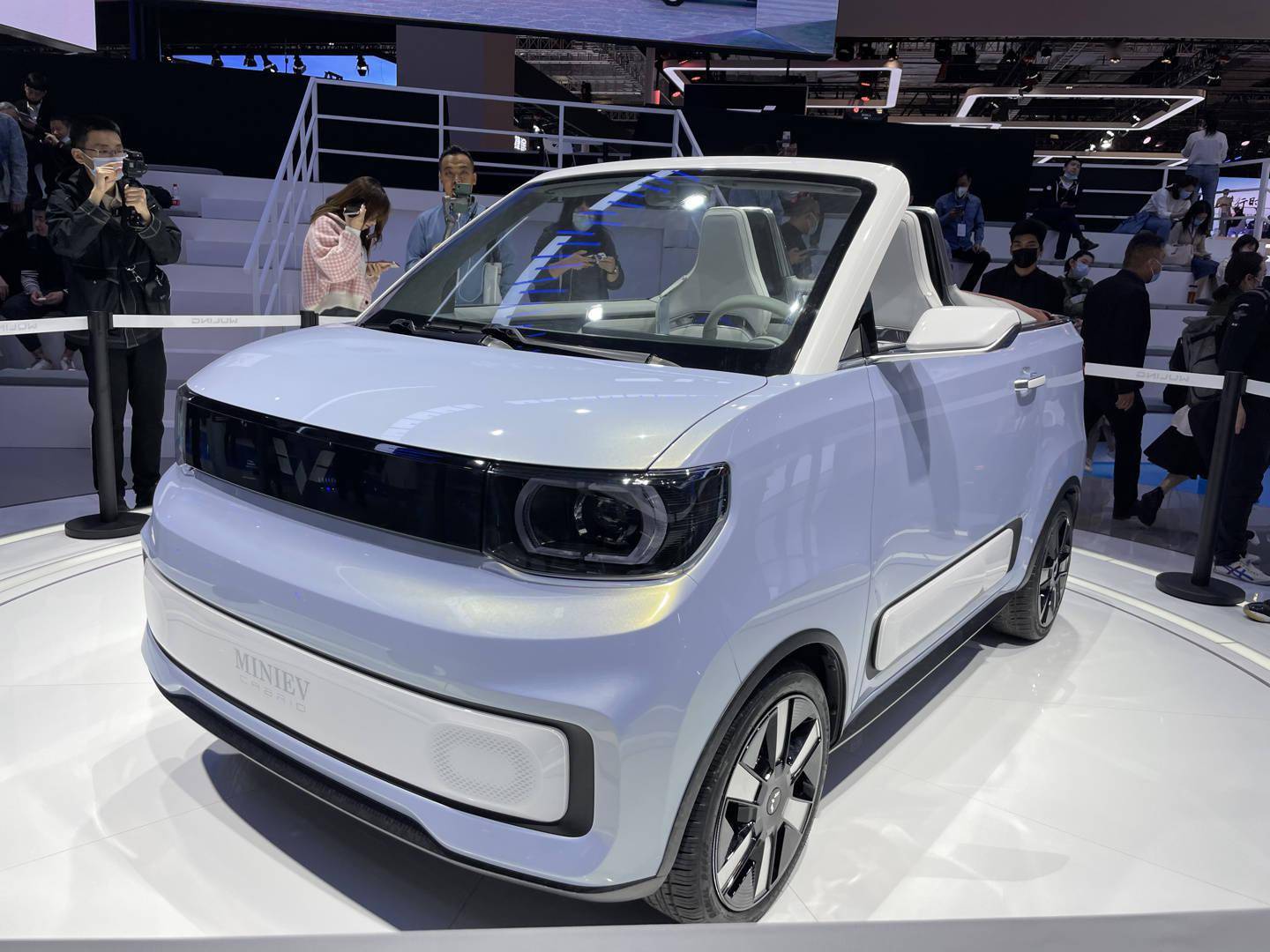 五菱宏光 mini ev cabrio 现场实拍:拉风敞篷设计