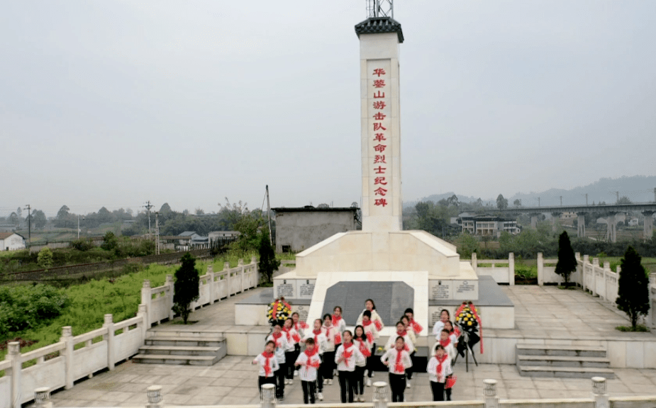 华蓥红岩故里图片