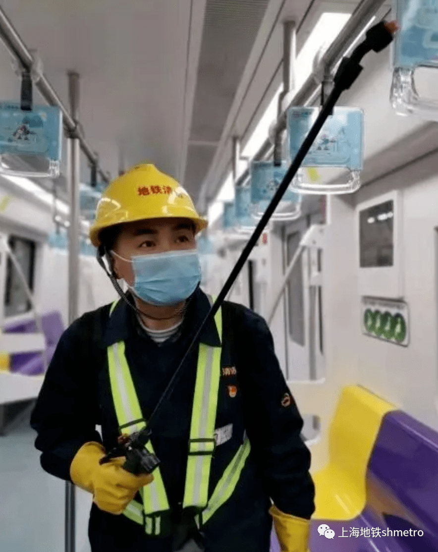 第12集的人物,英文名叫magand lucine,在东方航空担任乘务员