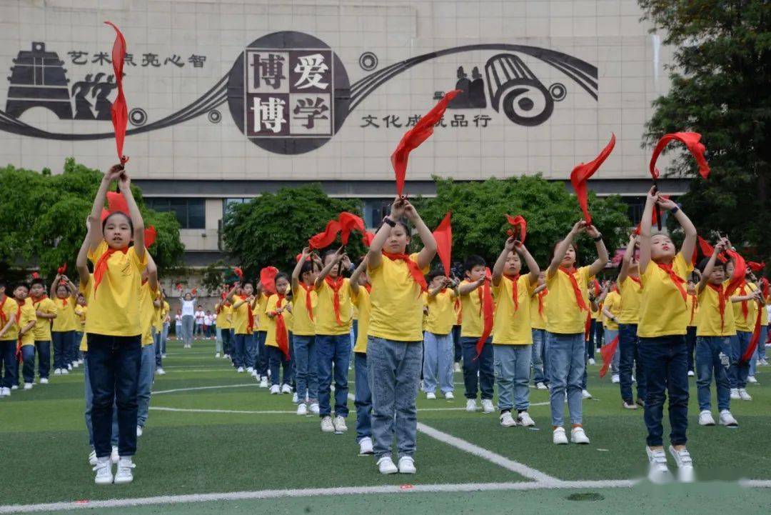 党史学习教育丨千人快闪奏唱红色旋律会是什么场面?闽侯实小火了