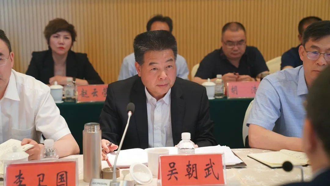 会上,吴朝武向省第三驻点指导组全面介绍了政法队伍教育整顿工作在