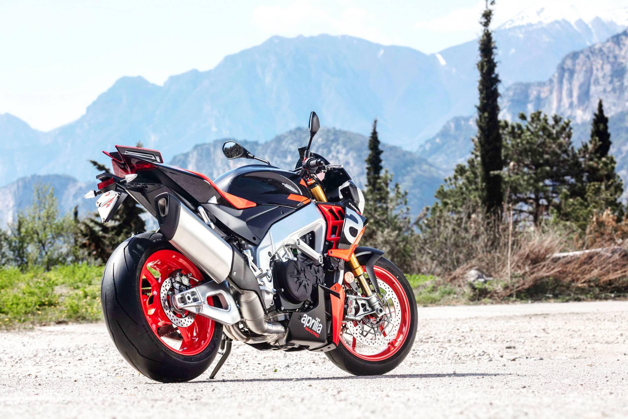 阿普利亚2021tuonov4factory户外特写