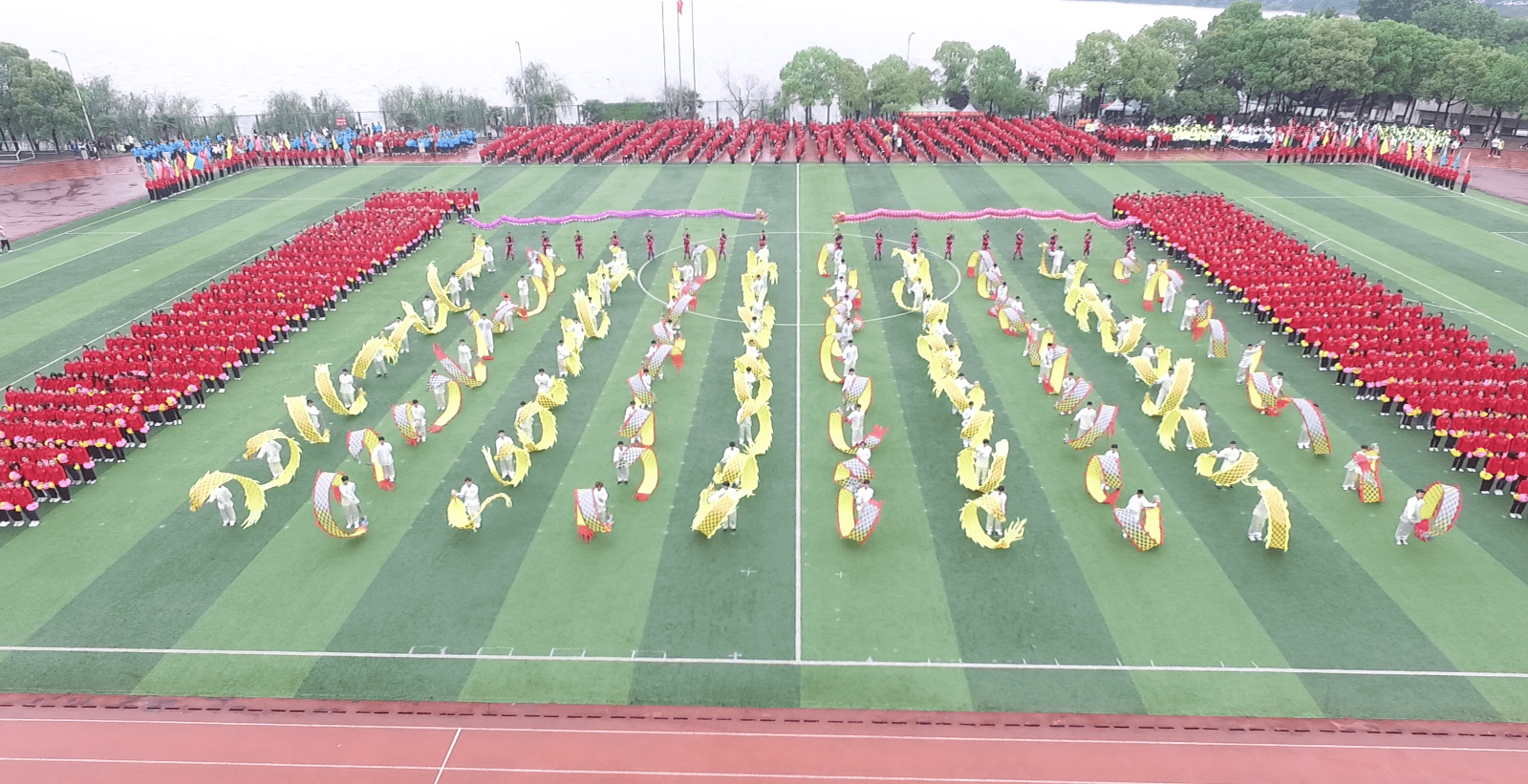 武汉一高校运动会2000人大型团体操惊艳全场