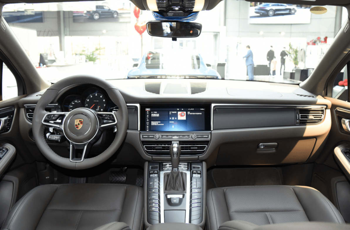 外号小卡宴零百加速45s富人的标志实拍保时捷macan