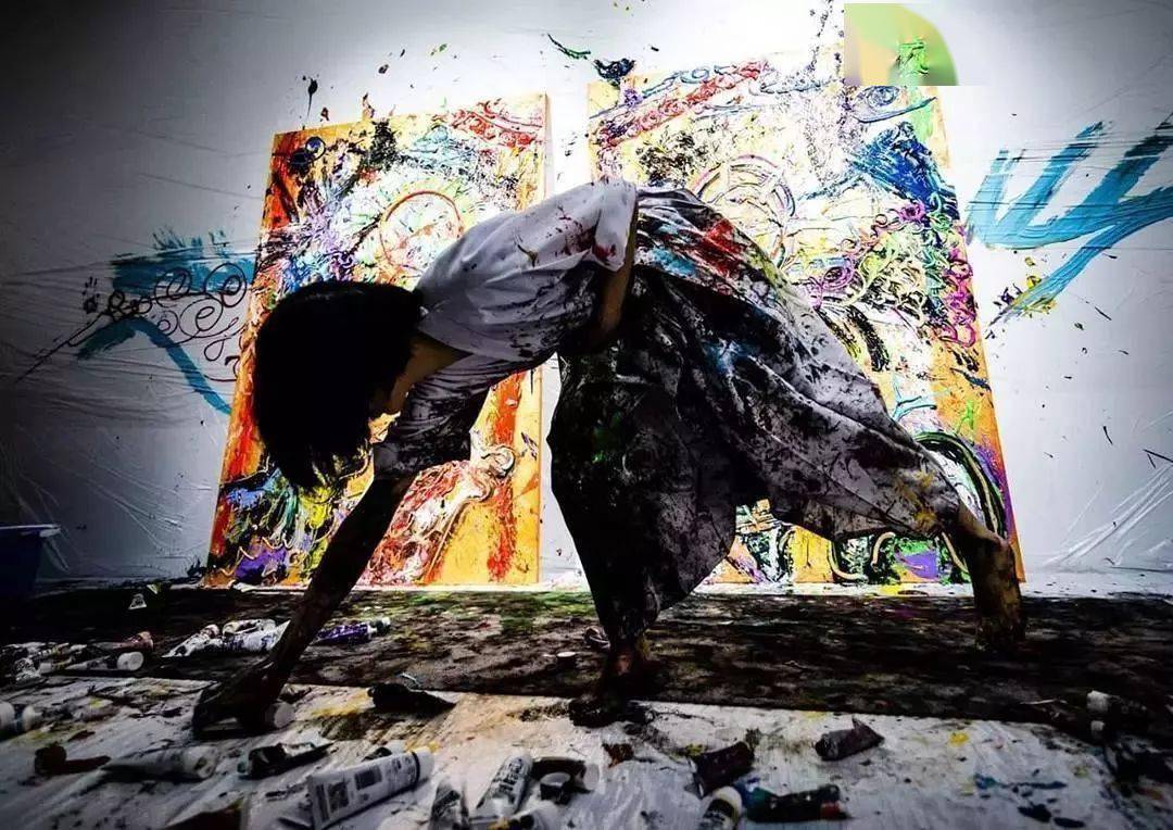 “狂野少女”绘画堪比毕加索,8亿人看她作画,作品震惊整个国际画坛
