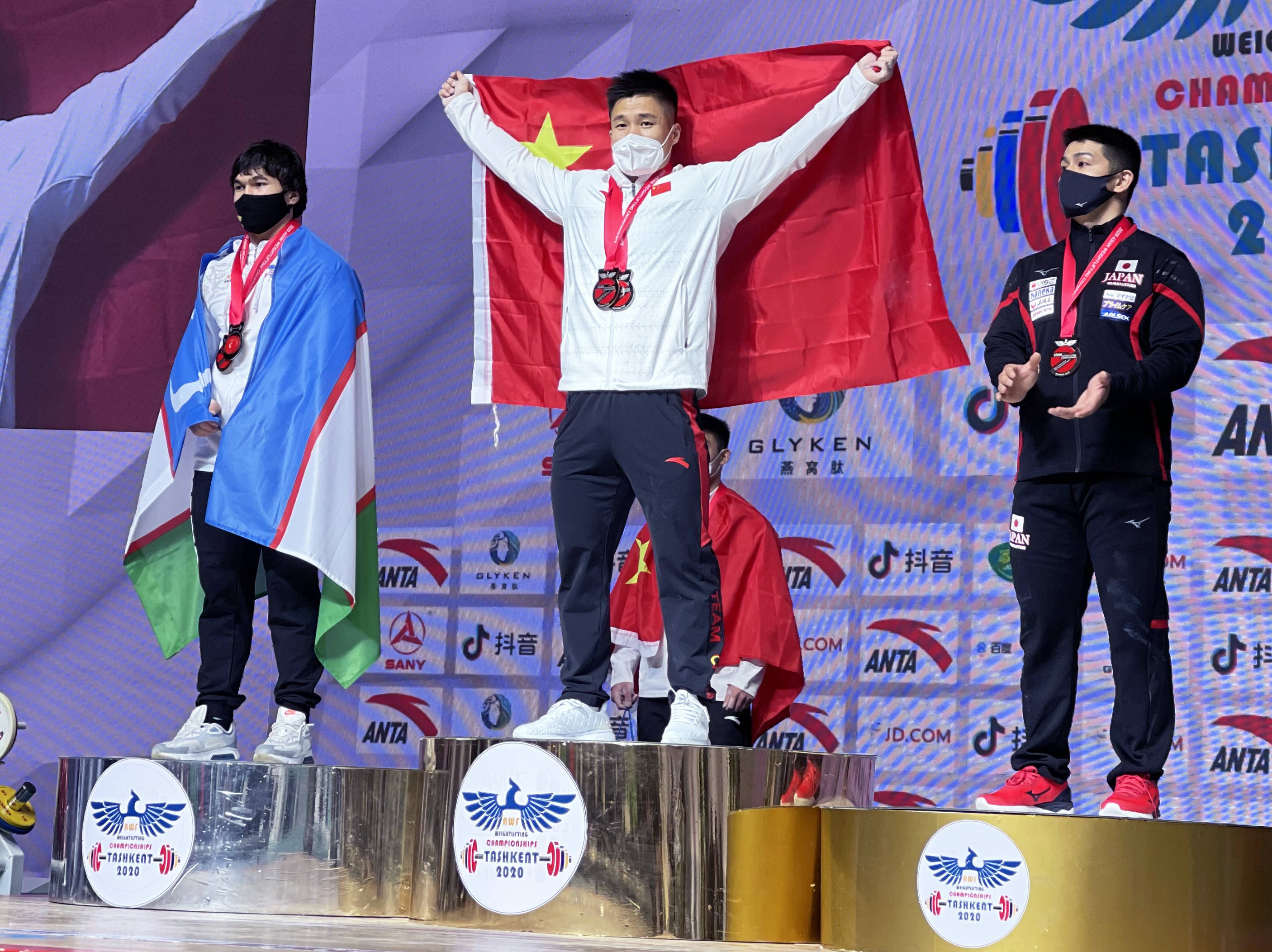 举重亚锦赛男子81公斤级吕小军夺冠