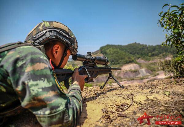 千锤百炼!带你看武警兵哥哥的野外驻训
