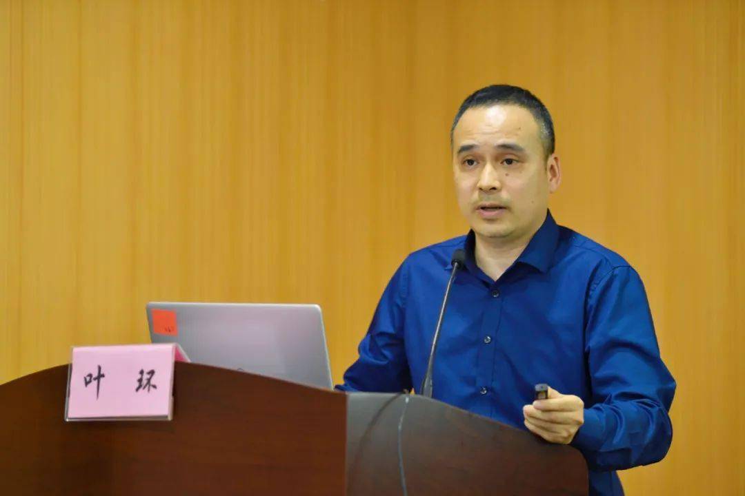 市卫生健康系统党史学习教育宣讲报告会暨与卫健同行一