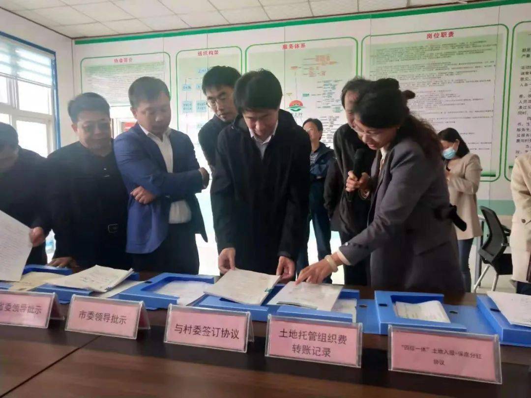4月22日,高碑店市副市长高文增一行30余人组成的考察团到我县考察观摩