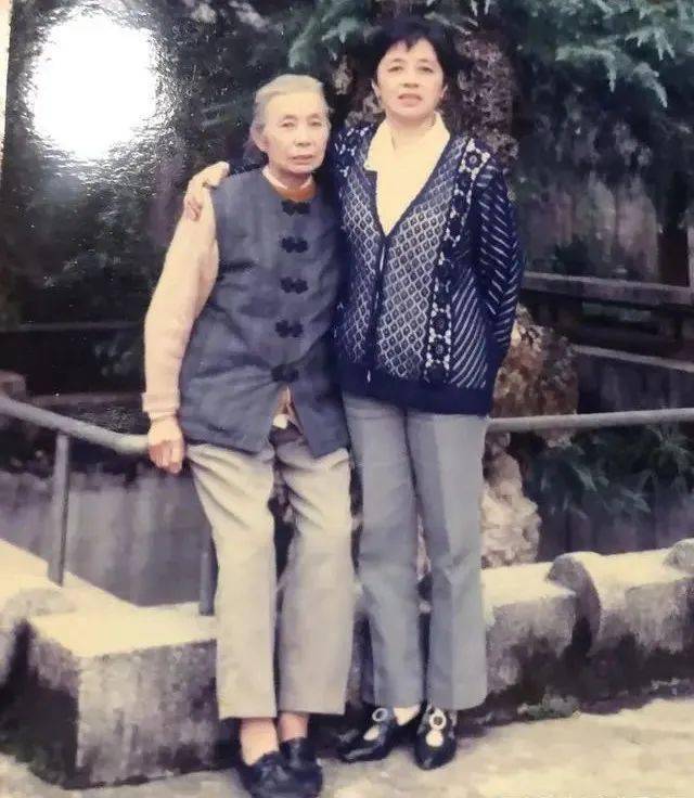 博雅女性读书会 |《秋园》:妈妈在厨房写作