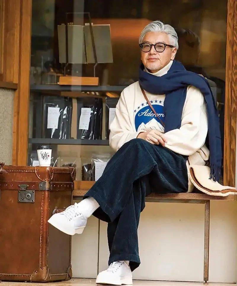 这位50 的大叔,穿出了20 的潮酷_藤村