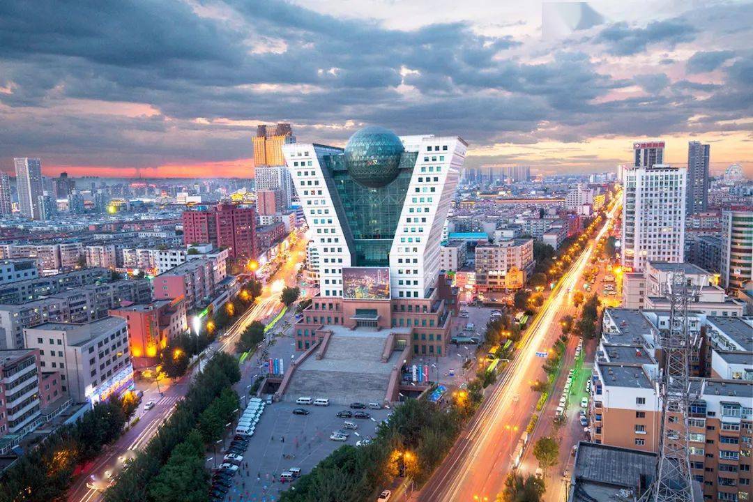 区域金融中心建设 √区域文化创意中心建设 √国际消费中心城市建设