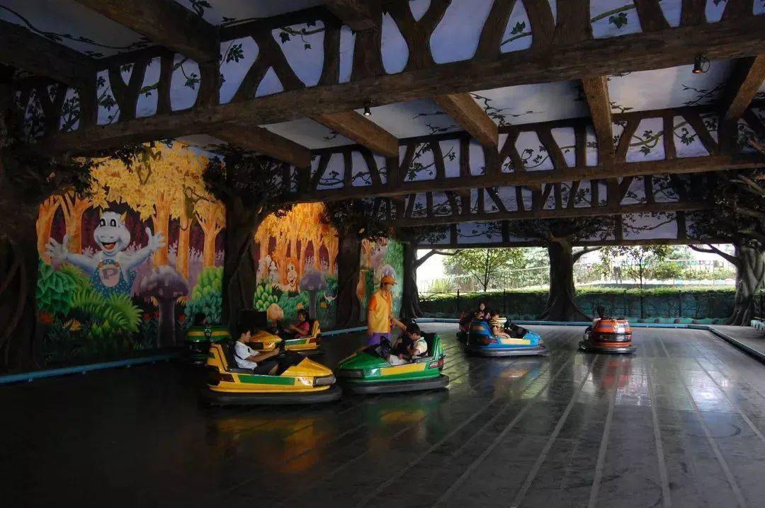 金字塔,许愿墙,恐龙园,猩猩,黑熊,鳄鱼,美人鱼等仿真动物,主题乐园