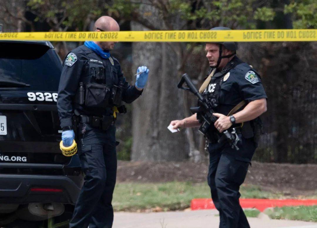 【现场】污点警探枪杀妻女 引发20小时大搜捕