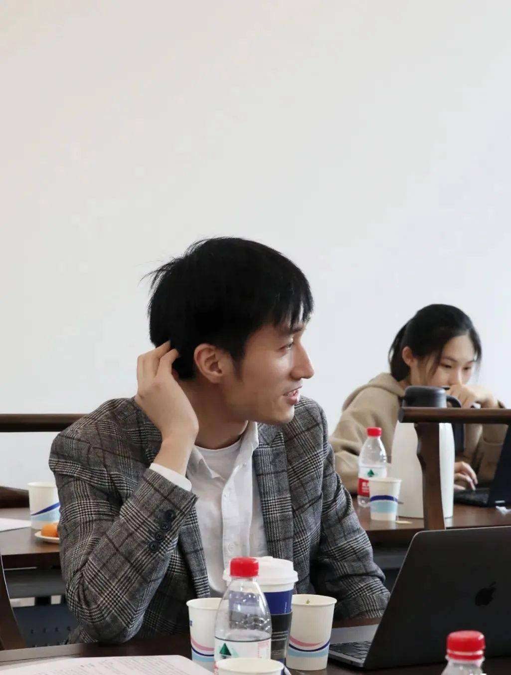 邓耿清华大学教育研究院博士后,助理研究员;清华大学写作与沟通教学