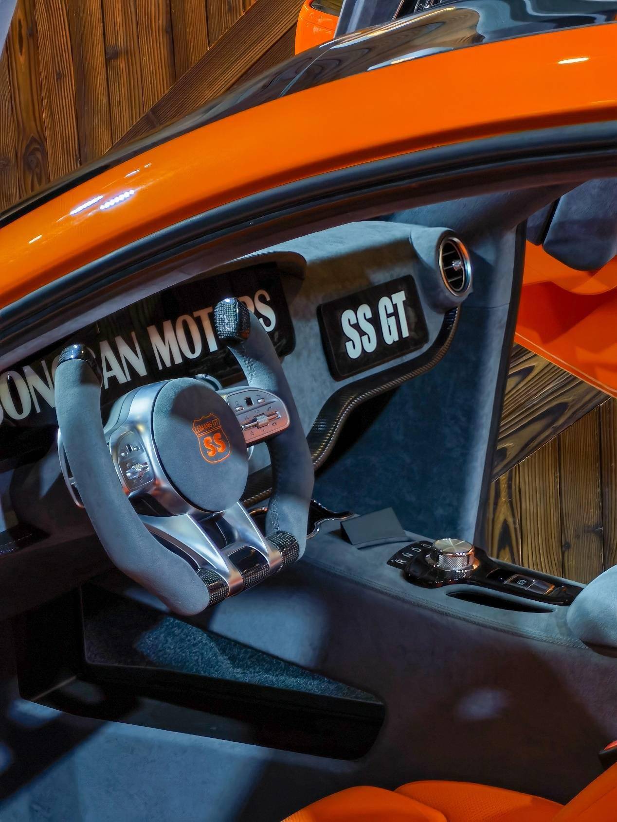 上海车展纯电复古跑车ssgt亮相剪刀门四个座位