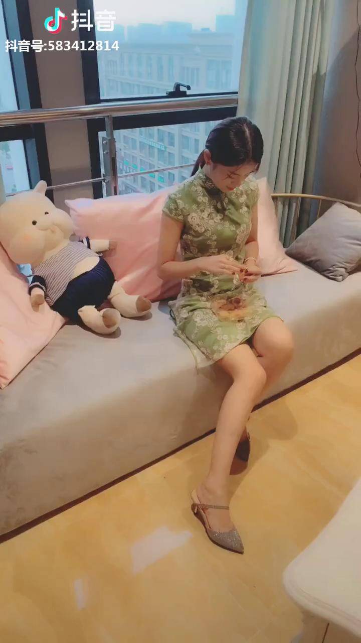 灵美人生活号女人啊因为粉丝一句穿旗袍好看这么冷的