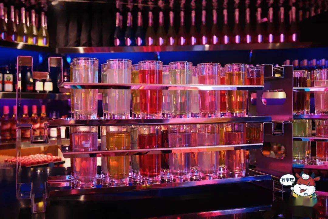 免费畅饮16天勒泰这家hiphop主题酒吧不服就battle