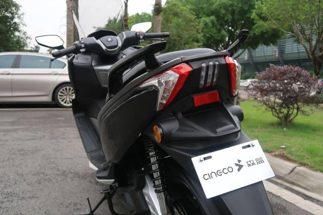 39800元电动rt3来了同时来的还有38800元的电动rx1