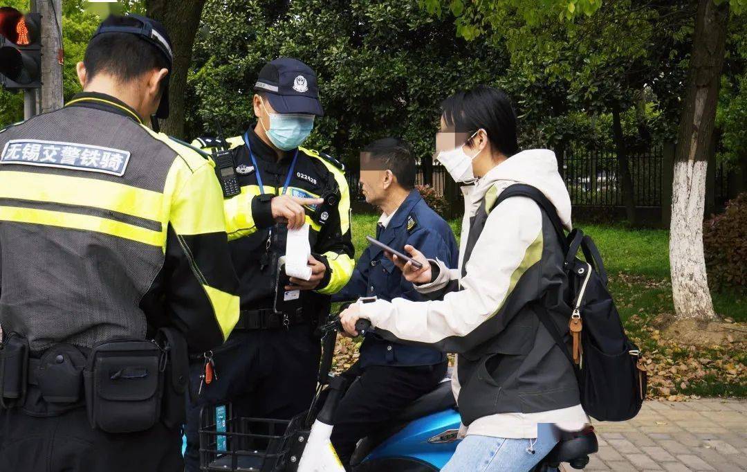 如何成为一名交警中队长 d6f53822561b47dd998743fae9f5eadc.jpeg
