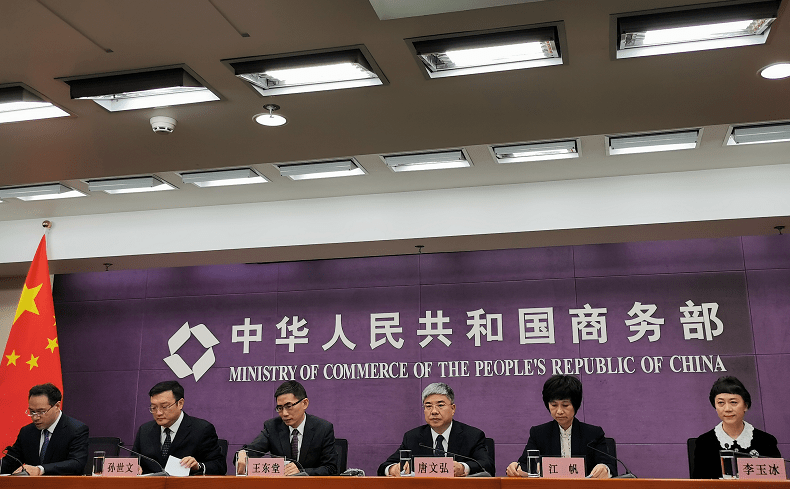 商务部研究院国际服务贸易研究所所长李俊接受《每日经济新闻》记者