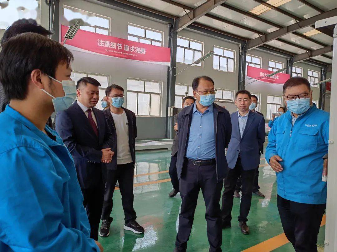县委常委,政府常务副县长贾志强宣布项目开工.