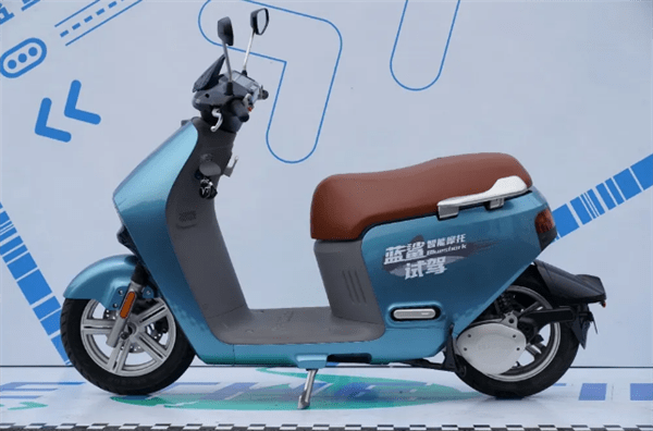 9s破半百 续航160km!国产全新电摩预售_蓝鲨