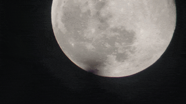 小米10s拍摄21年首个超级月亮,高清图来了,震撼