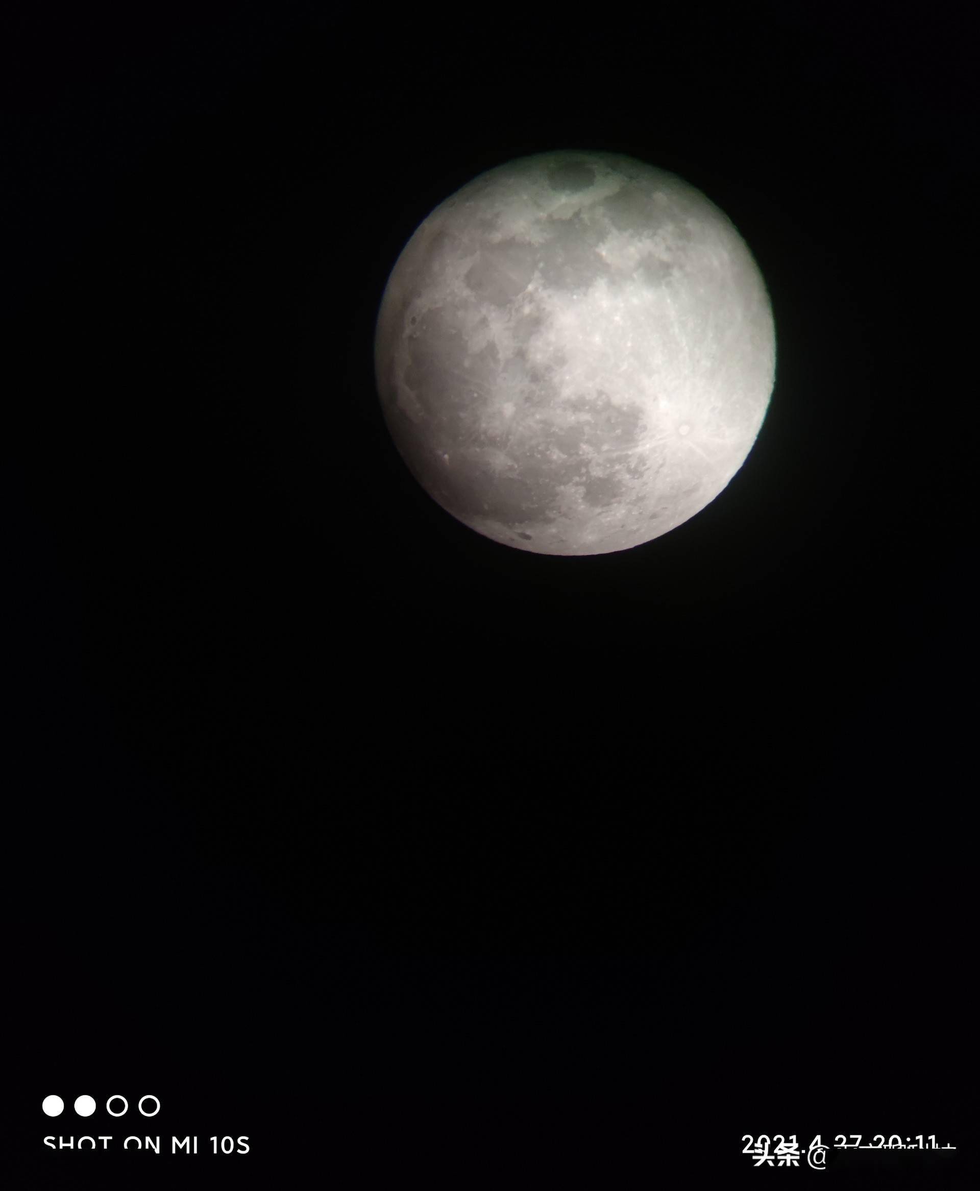 小米10s拍摄21年首个超级月亮,高清图来了,震撼