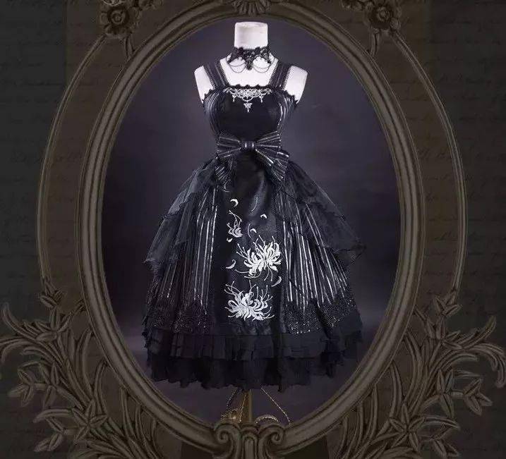 女生穿山寨lolita裙被辱骂洛丽塔风格在千禧年迎来了热潮它是奇装异服