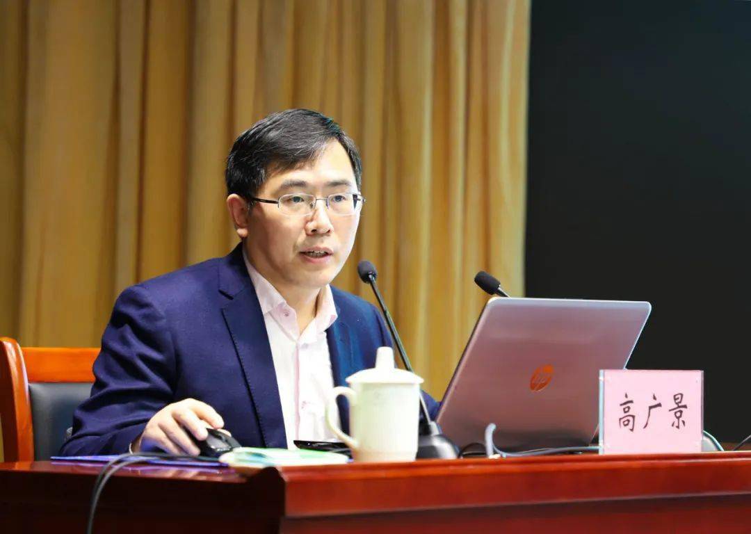 报告会上,高广景结合大量史实和生动案例,深入浅出讲解了《关于建国