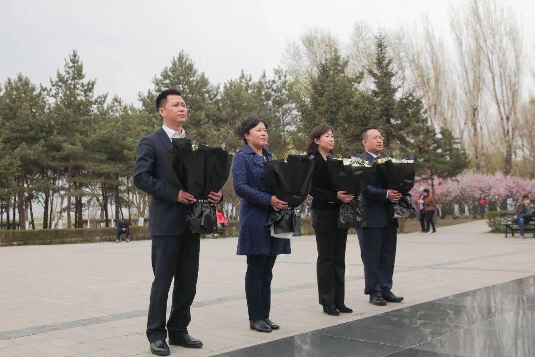 团哈尔滨市委在苏宁烈士雕像纪念广场开展祭奠活动