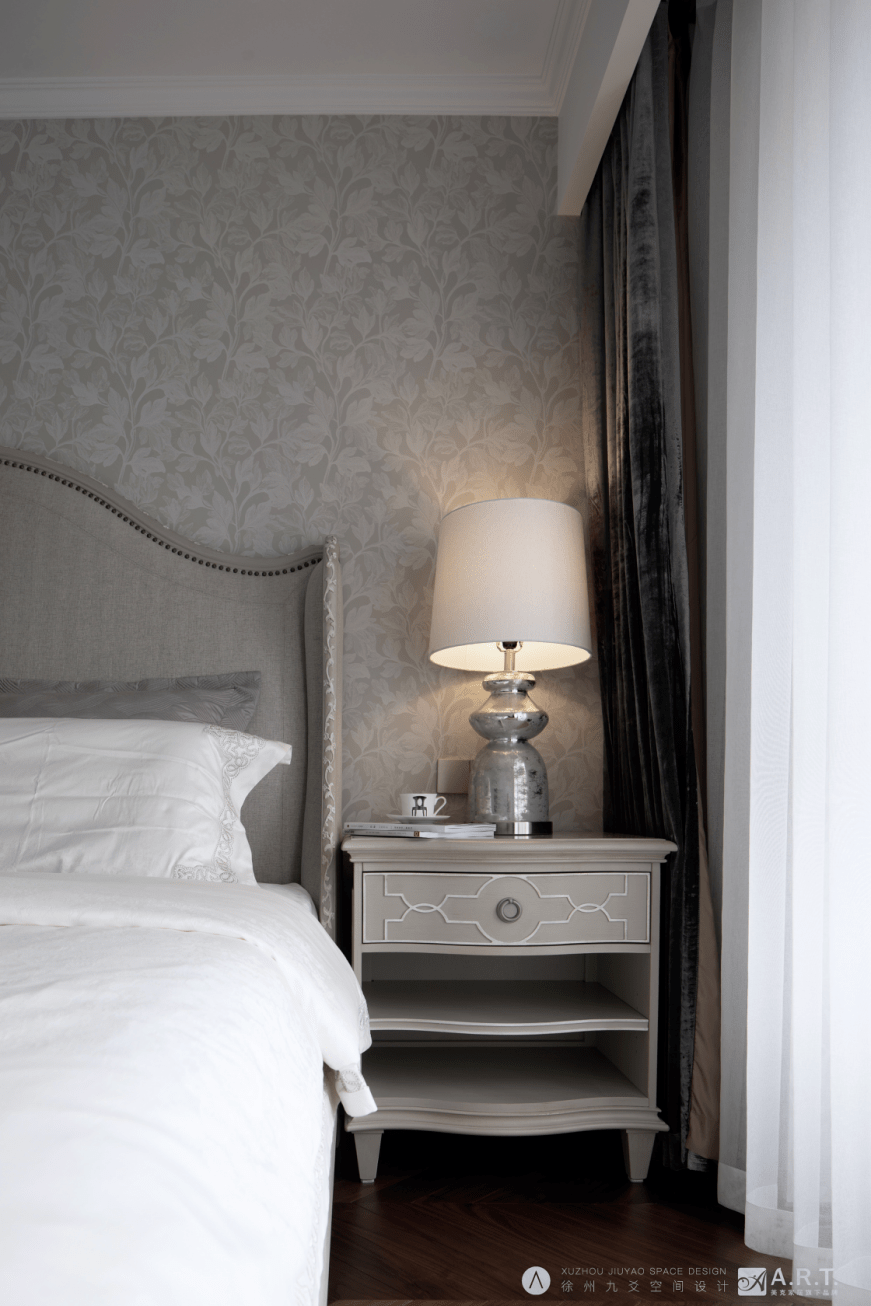 衣帽间/cloakroo◆高级灰配色 玻璃柜门,营造简奢气质.