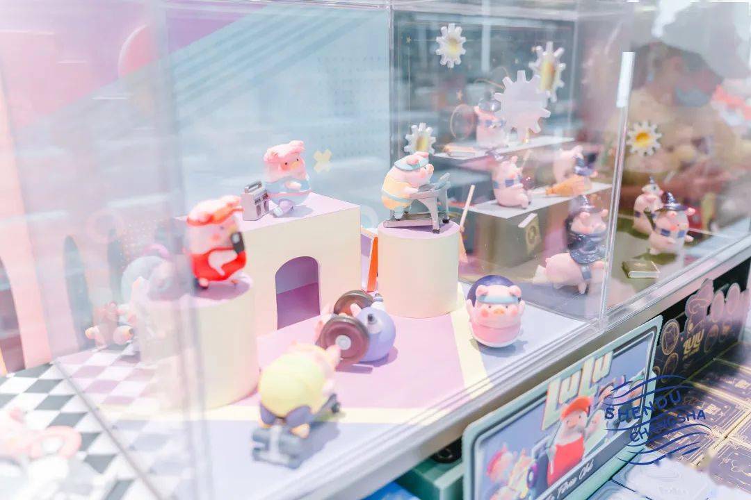 排队堪比茶颜悦色！长沙网红新地标TOP TOY全球潮玩集合店空降国金街！_娃娃