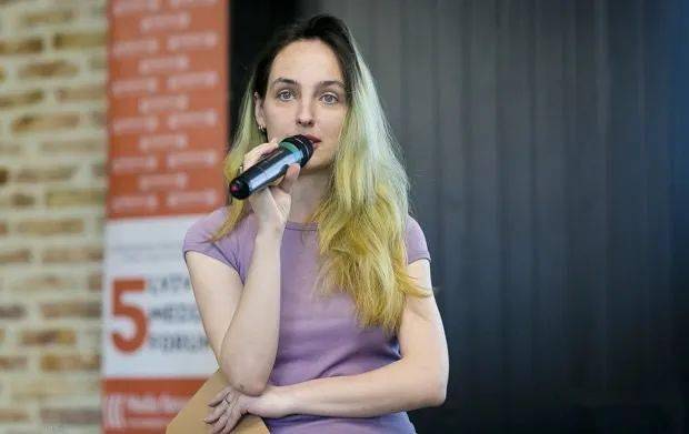 被富商玩弄后入邪教,剪发跳楼_露丝拉娜