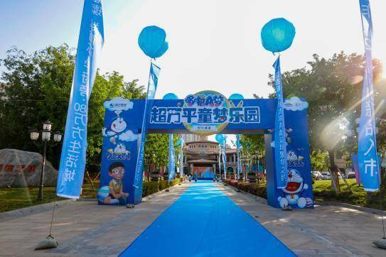 蓝色空飘,哆啦a梦摆件, 整齐划一的队伍· · · · · ·一道道亮丽