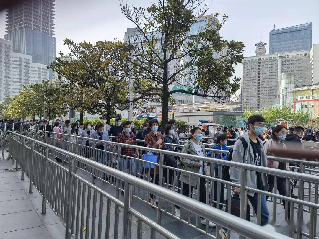 "人气爆棚"!五一假期首日市民出游热情高