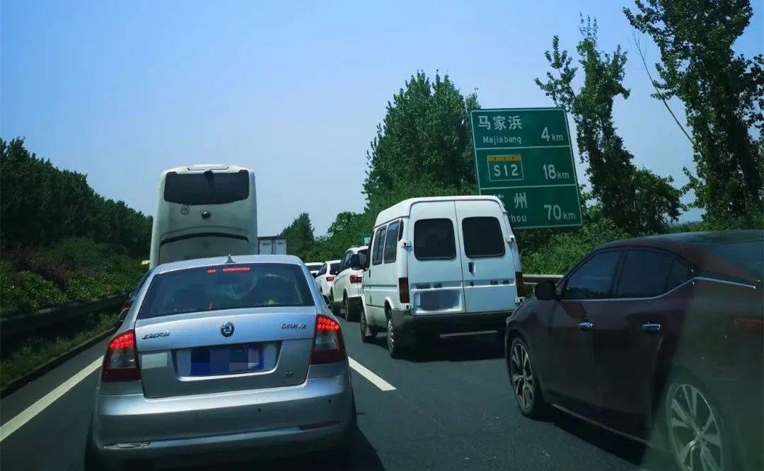 申嘉湖高速堵车图片