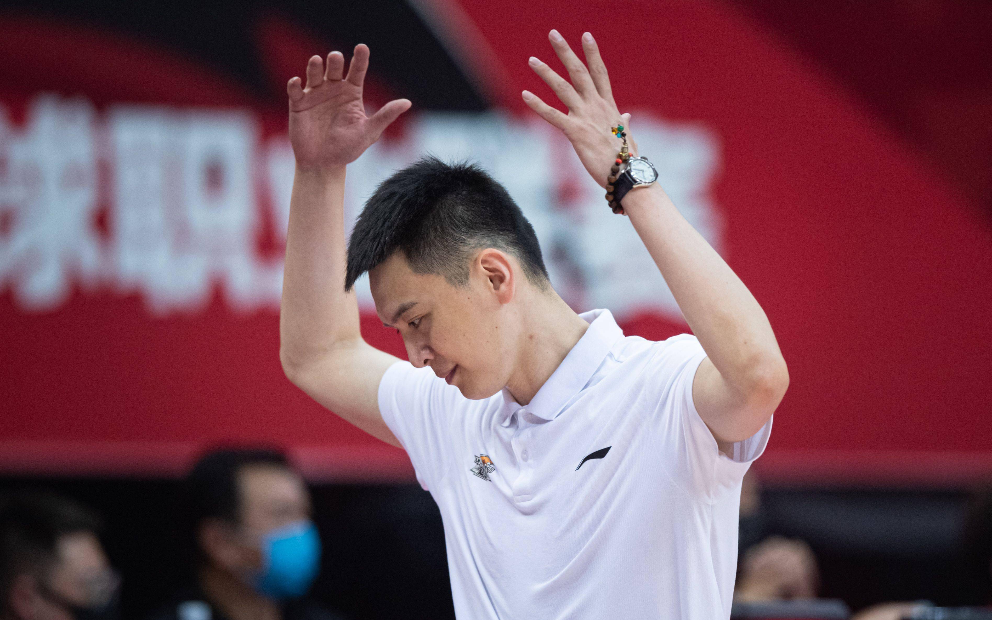 菜鸟主帅杨鸣赛后揽责.图/新华社