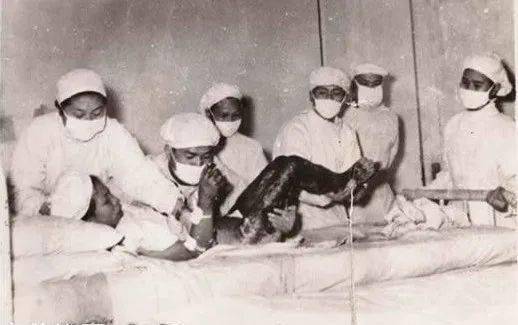 党史天天读 | 舍身救火的她,成了雷锋的榜样