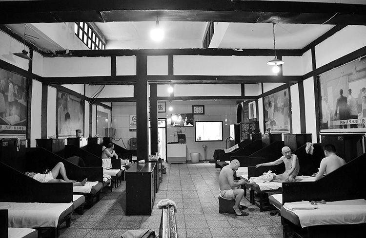 最后的京城老澡堂子:光为了洗澡,谁还能跑这么远?