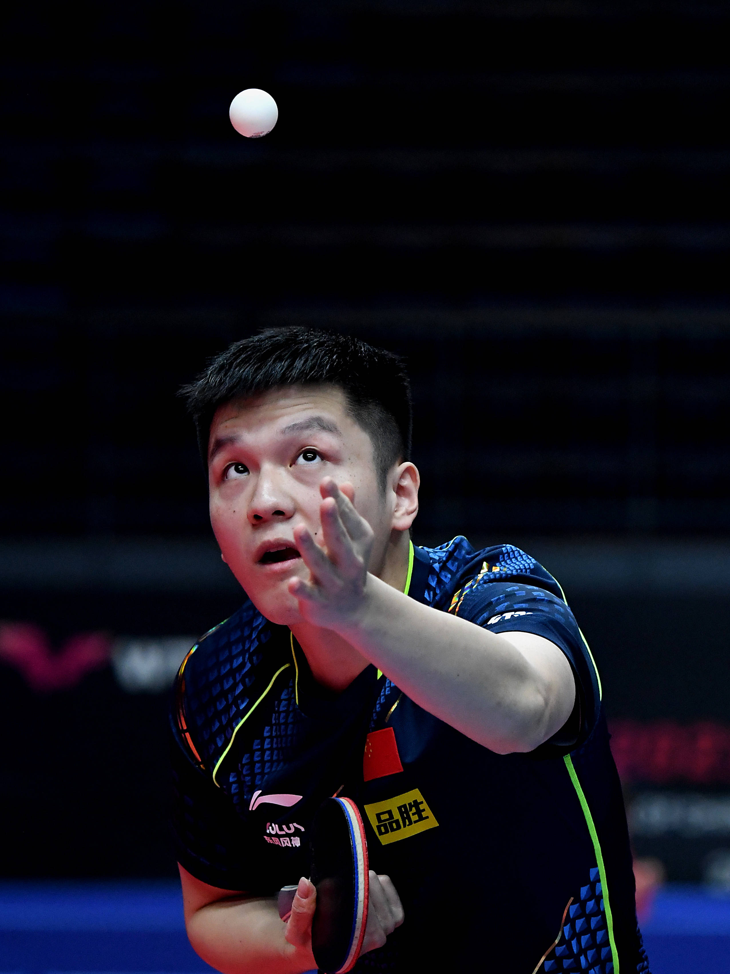 新华社记者 李安 摄5月4日,樊振东(右)在比赛中.