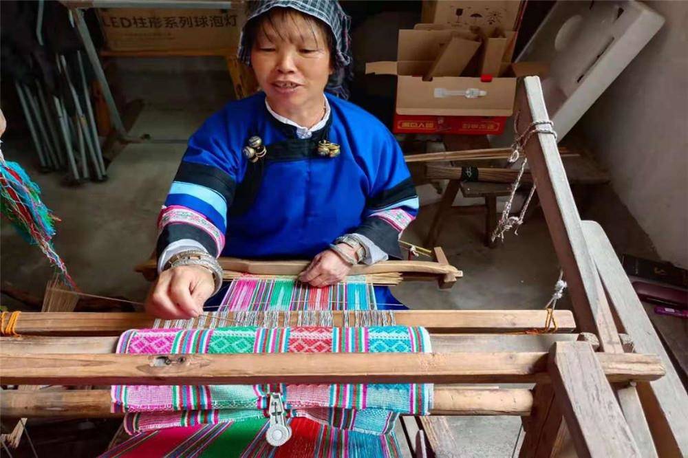瑶族织锦传承人宋卯娥:巧手编织新生活