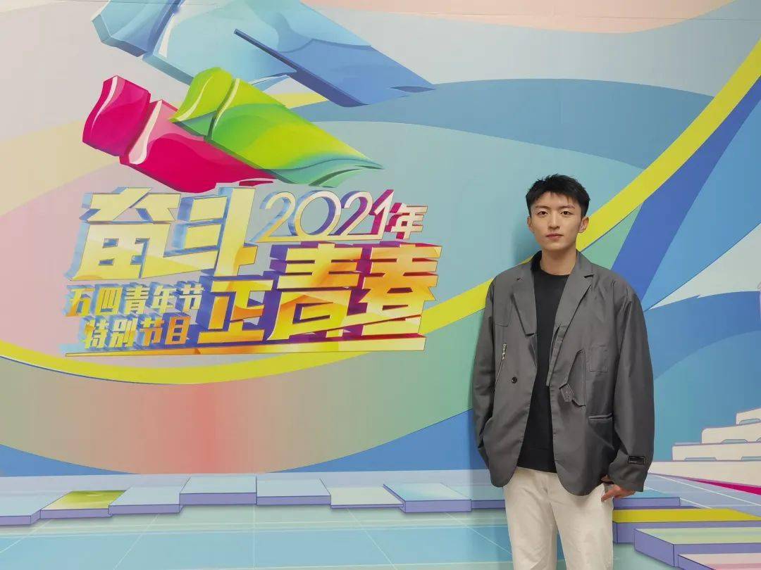 奋斗正青春长大学子翩翩起舞亮相央视舞台