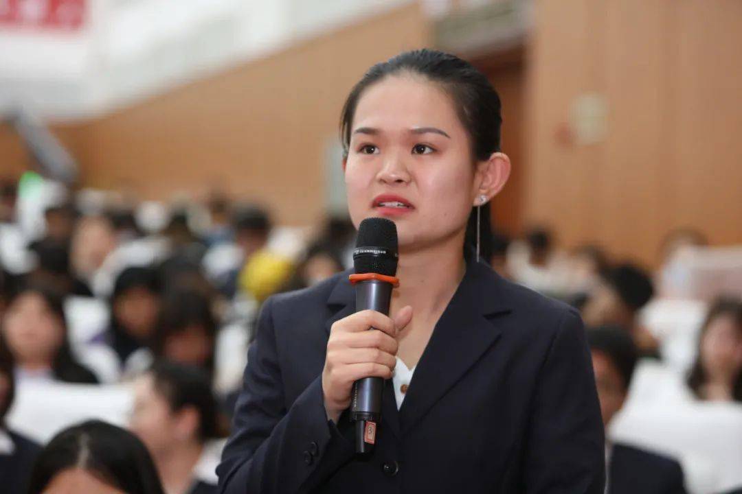 刘昱老师高一年级5部主任刘博文高一年级7部主任张春晓校长助理信金焕