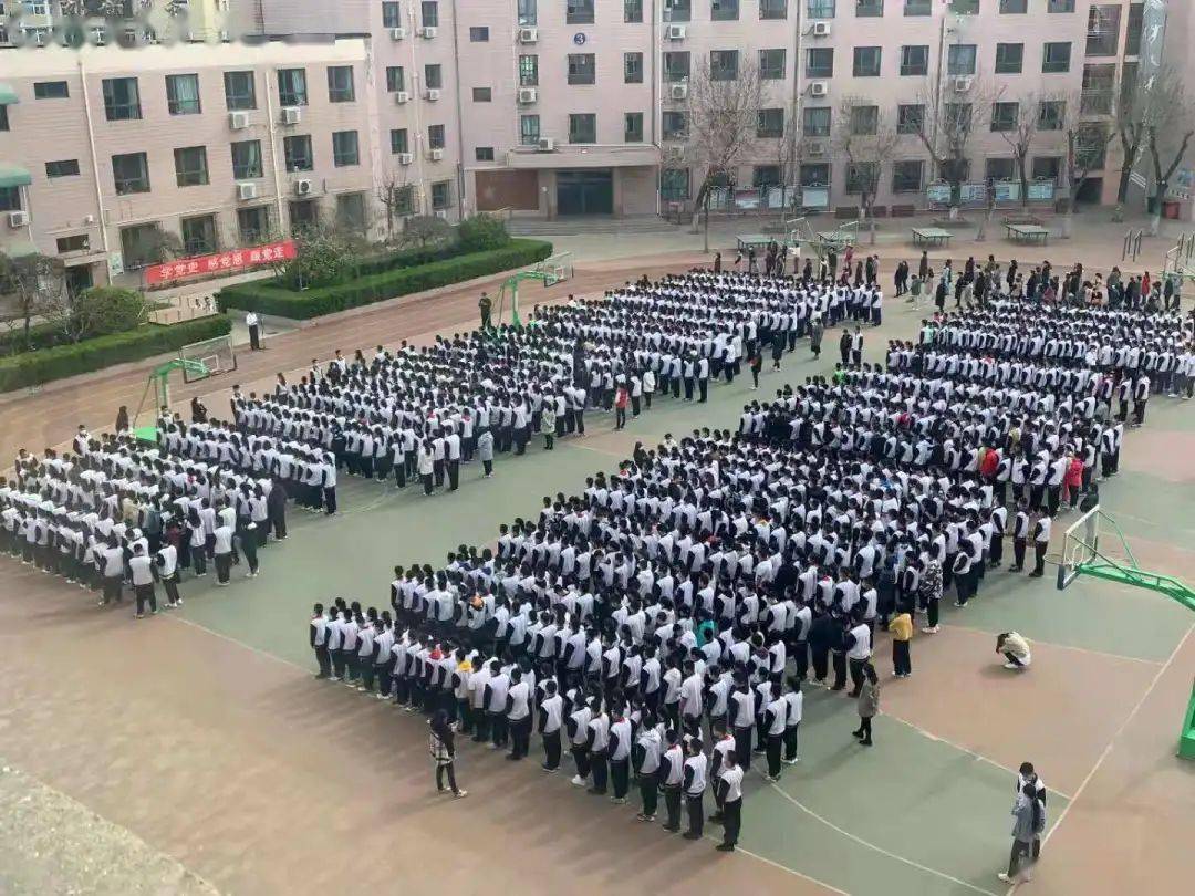 邀请区基层理论宣讲团,青年讲师团讲师杨晶,为滨海新区塘沽第六中学