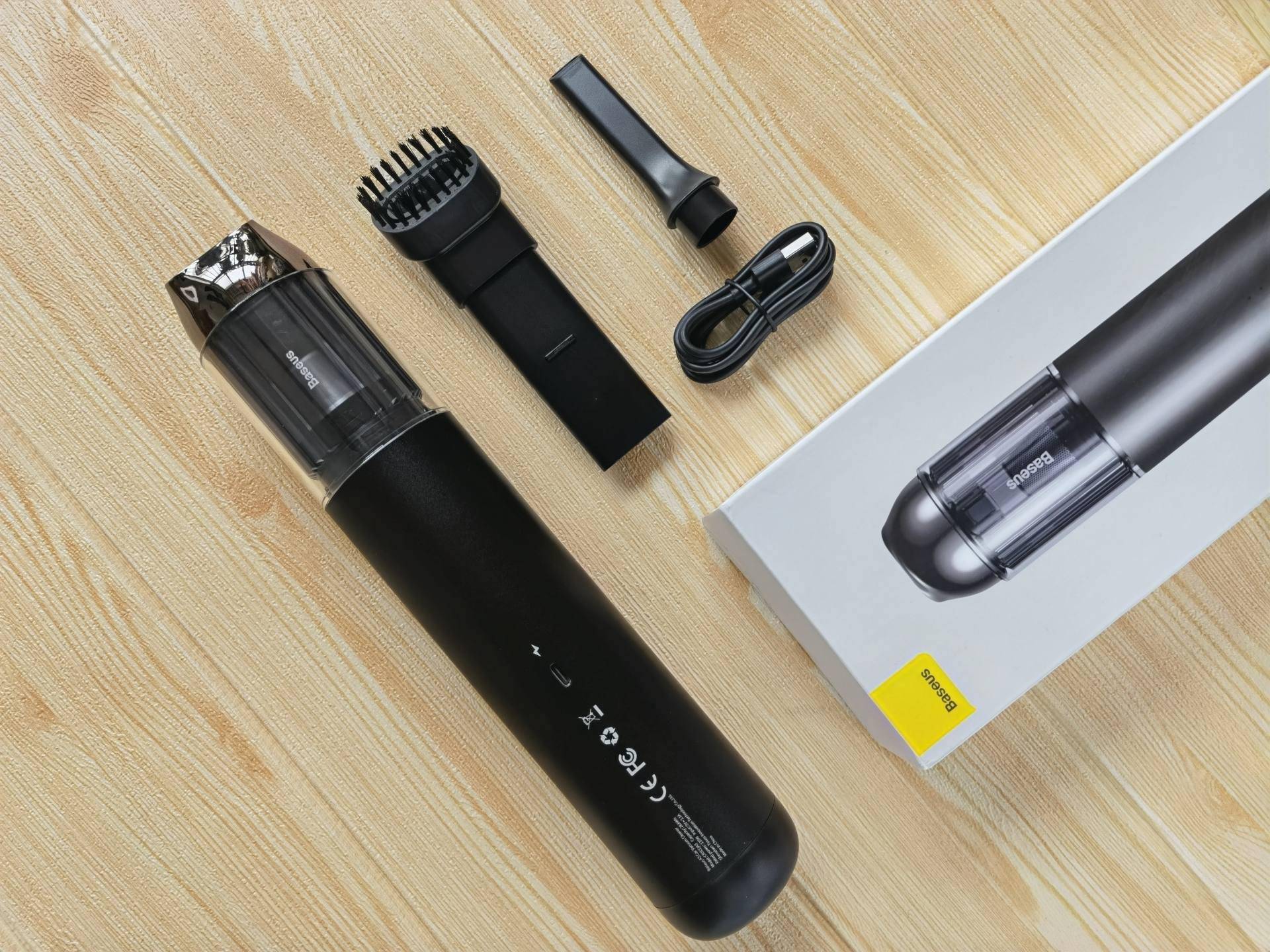 老司机教你一招搞定车内脏乱差倍思a3车载吸尘器体验