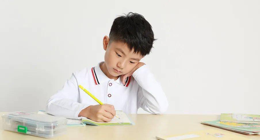 怎么在学校做播音生 1209b60c9b404125a4f4b6a8e84f2080.jpeg